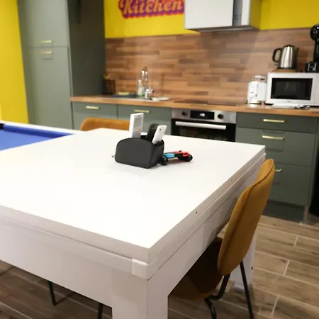 Apartment Capsule Groovy-jacuzzi-sauna-billard-netflix- Nintendo Switch & Jeux *