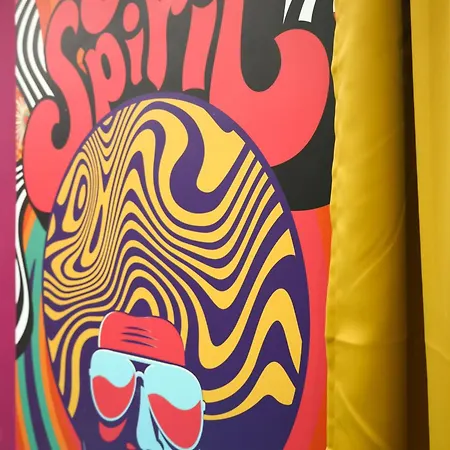 Capsule Groovy-jacuzzi-sauna-billard-netflix- Nintendo Switch & Jeux アパート *